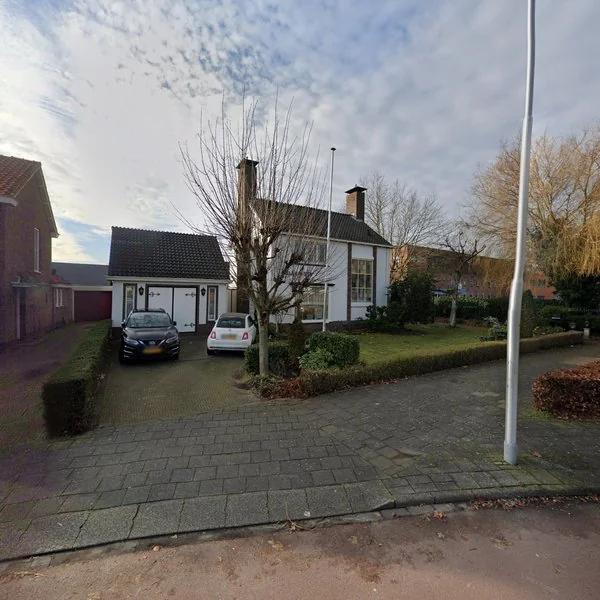 Straatbeeld van 1e Poellaan 2, 2161LB Lisse