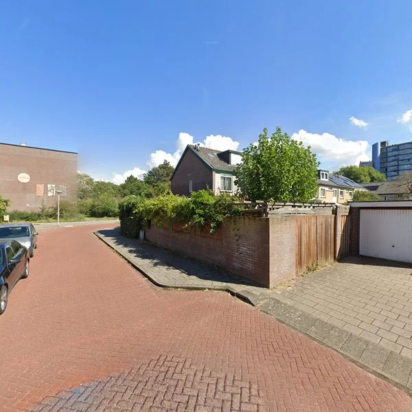 Straatbeeld van Aardbeienvlak 12, 1974LL IJmuiden