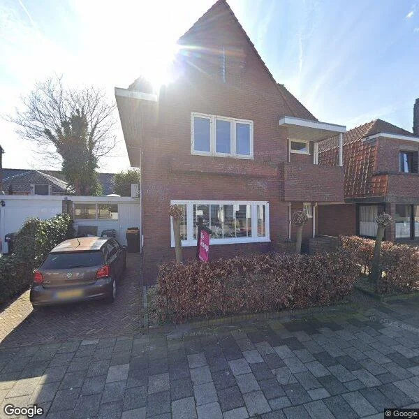 Straatbeeld van Adriaan Geertsplein 4, 9641BB Veendam