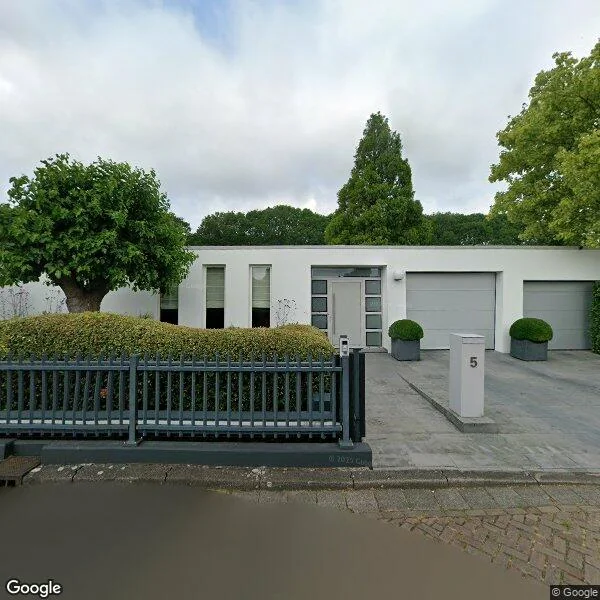 Straatbeeld van Akeleilaan 5, 3333GA Zwijndrecht