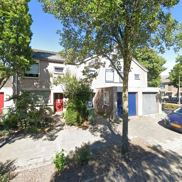 Straatbeeld van Alban Bergstraat 4, 1323GH Almere