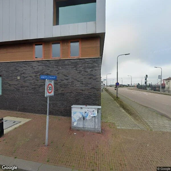 Straatbeeld van Amstelstraat 1, 1975BM IJmuiden
