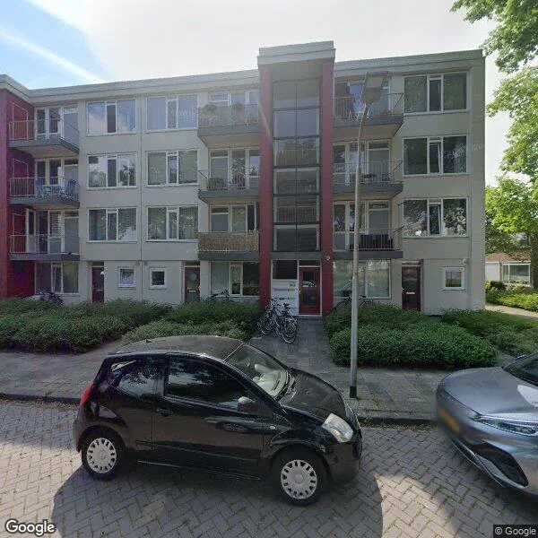 Straatbeeld van Antillenweg 124, 8931CC Leeuwarden