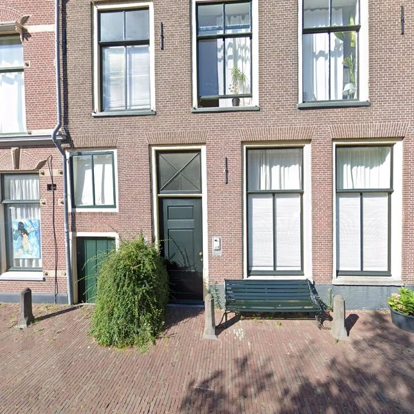 Straatbeeld van Apothekersdijk 30A, 2312DD Leiden