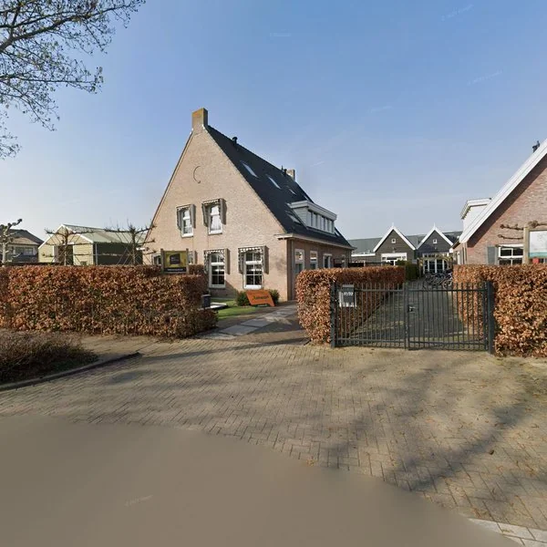 Straatbeeld van Arnhemseweg 37, 2994LA Barendrecht