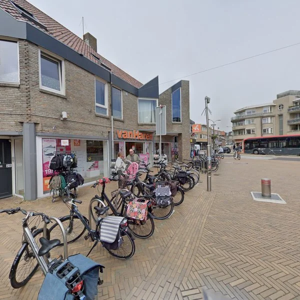 Straatbeeld van Badstraat 28, 2225BM Katwijk