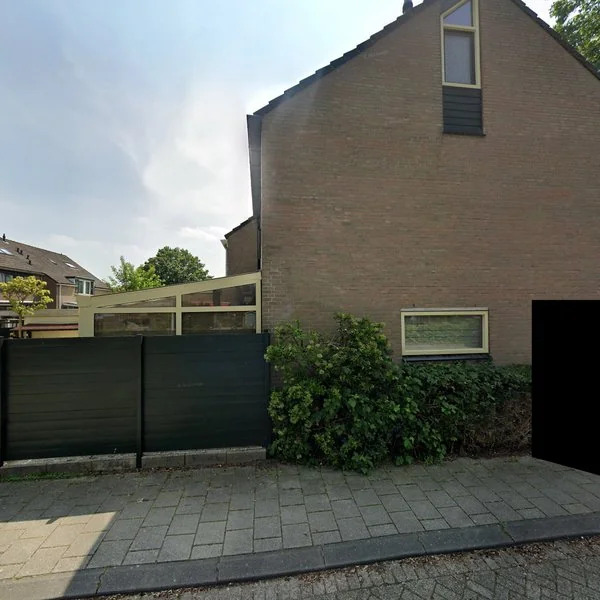 Straatbeeld van Bernhardplaats 12, 3223XC Hellevoetsluis