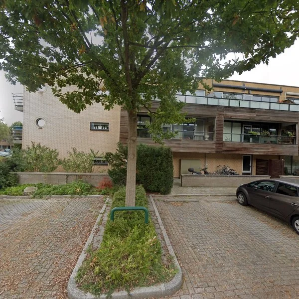 Straatbeeld van Bloemendaalselaan 69, 2351RS Leiderdorp