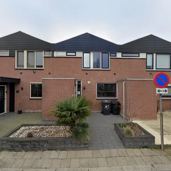 Straatbeeld van Bloesemlaan 18, 3181RD Rozenburg