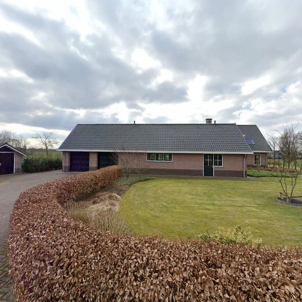 Straatbeeld van Bovenstraatweg 10, 8096PE Oldebroek