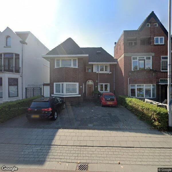 Straatbeeld van Bredaseweg 300, 5038NN Tilburg