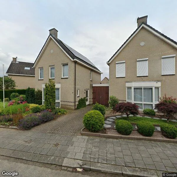 Straatbeeld van Brikkenoven 16, 6042WB Roermond