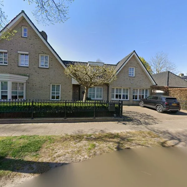 Straatbeeld van Broekhoek 7, 5384VP Heesch