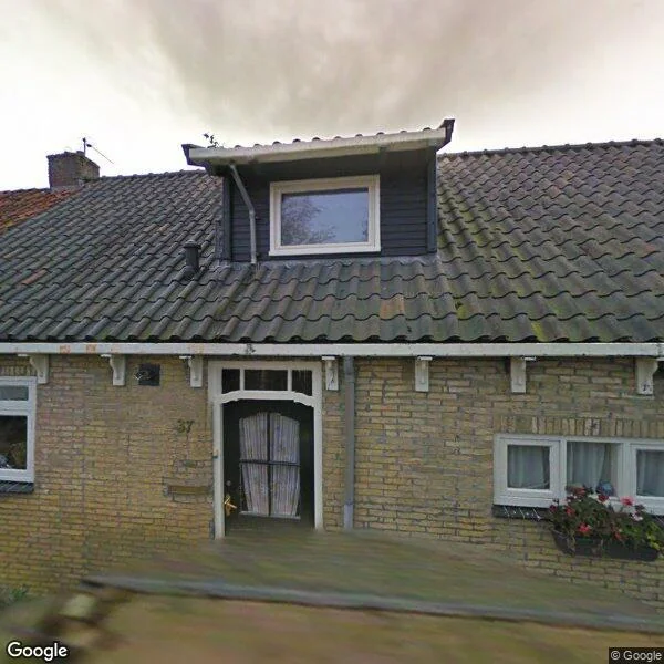 Straatbeeld van Buren 37, 8764PP Dedgum