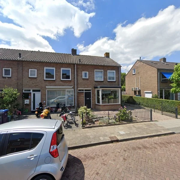 Straatbeeld van Burgemeester Bouwensstraat 16, 4001VT Tiel