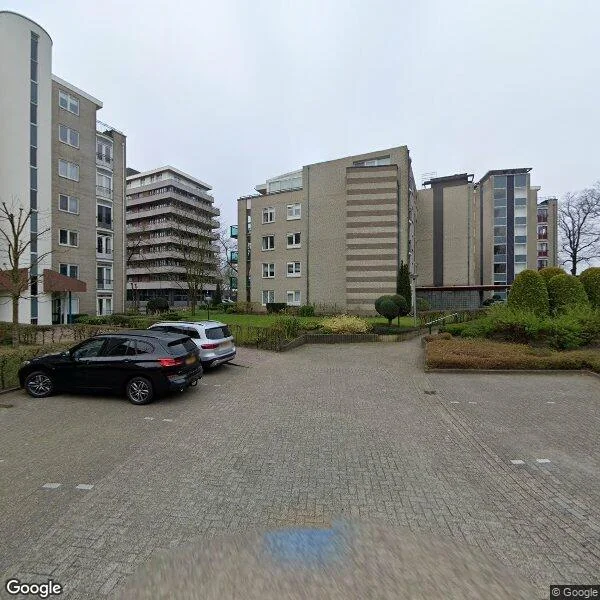 Straatbeeld van Burgemeester Des Tombeplein 77, 7311AK Apeldoorn