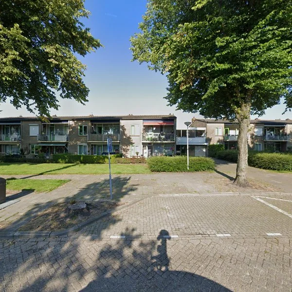 Straatbeeld van Burgemeester Elkhuizenlaan 32, 4661CL Halsteren