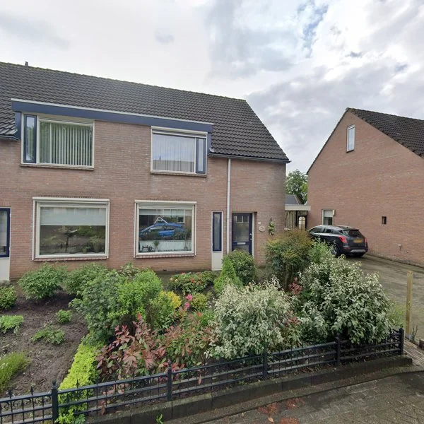 Straatbeeld van de Essenbree 6, 8106AR Mariënheem
