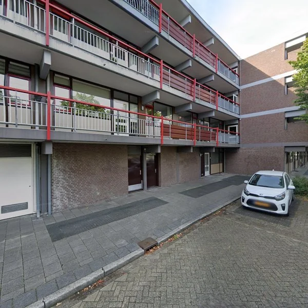 Straatbeeld van De Locomotief 8, 1541MR Koog aan de Zaan