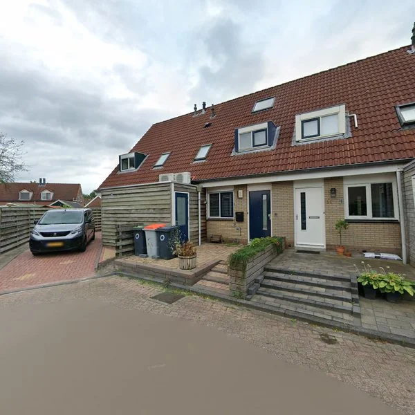 Straatbeeld van De Pikstiennen 18, 9223NN Houtigehage