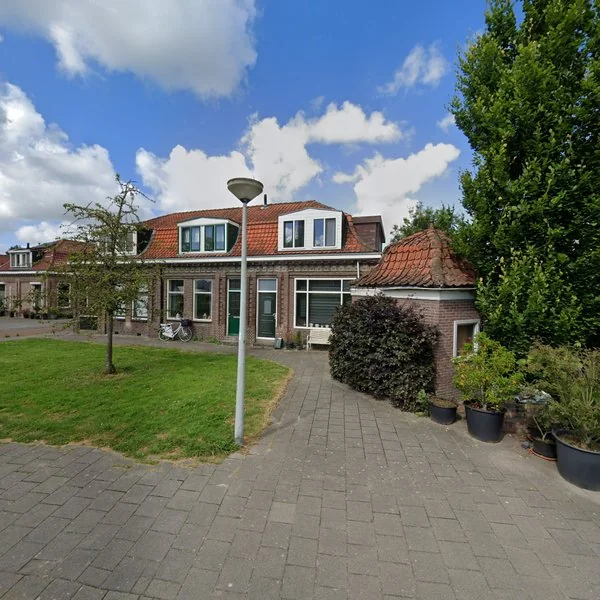 Straatbeeld van de Ruijterkade 1, 1521KL Wormerveer