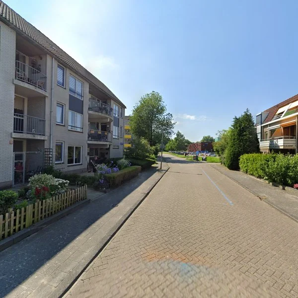 Straatbeeld van Dekamastraat 20, 8917AC Leeuwarden