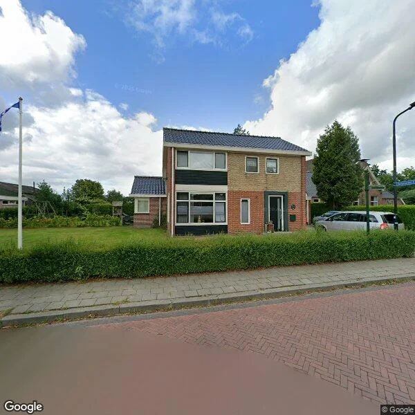 Straatbeeld van Doarpsstrjitte 11, 9283TC Surhuizum
