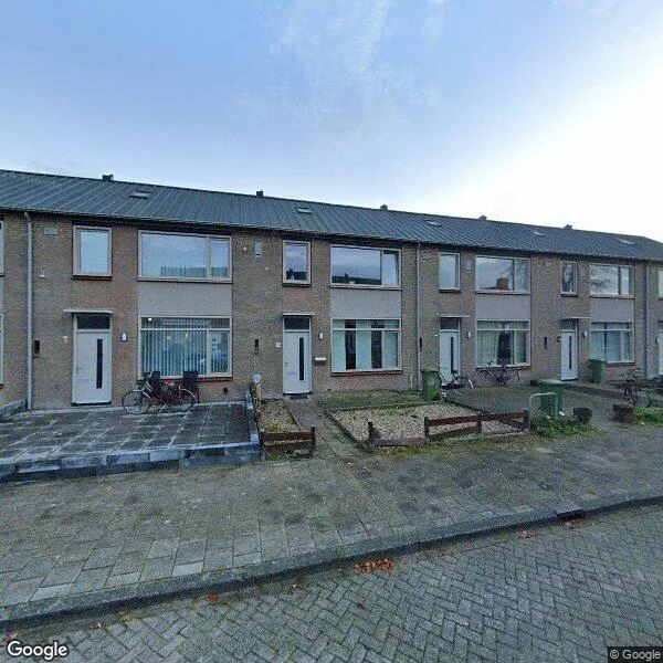Straatbeeld van Domela Nieuwenhuisstraat 20, 5142AK Waalwijk
