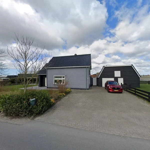 Straatbeeld van Donkereweg 11, 1704DV Heerhugowaard