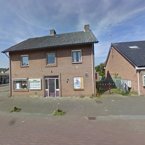 Straatbeeld van Dorpsplein 68, 6669BN Dodewaard
