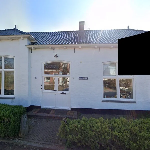 Straatbeeld van Dorpsstraat 2, 9832PD Den Horn