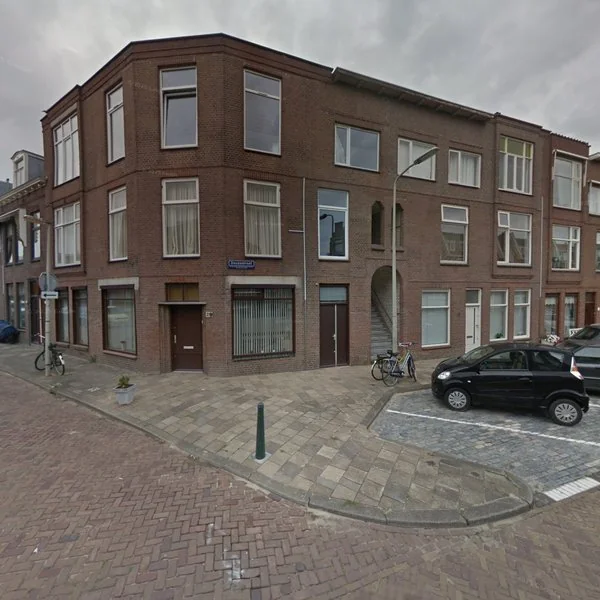 Straatbeeld van Douzastraat 27, 2581RV Den Haag