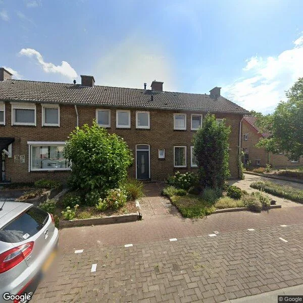 Straatbeeld van Dr. Poelsstraat 13, 6436BD Amstenrade