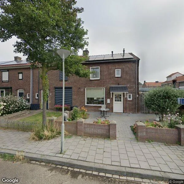 Straatbeeld van Dr. Poelsstraat 31, 5931JB Tegelen