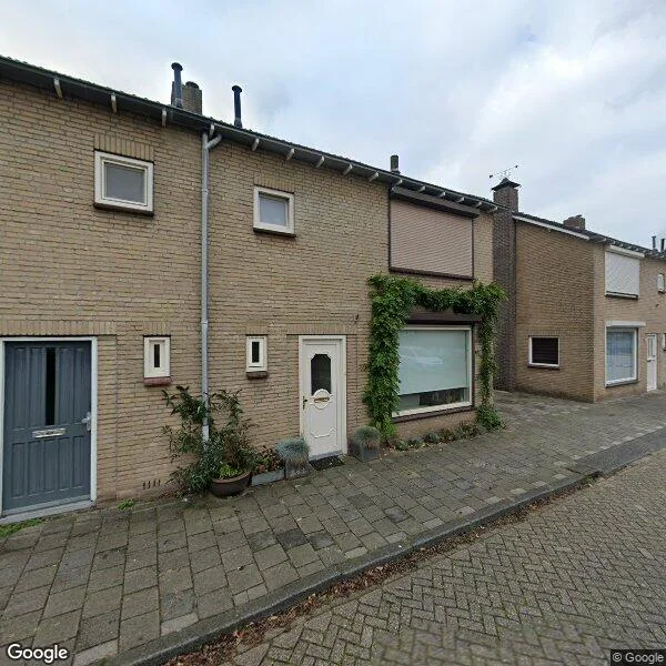 Straatbeeld van Dr. Ringersstraat 10, 5144RZ Waalwijk