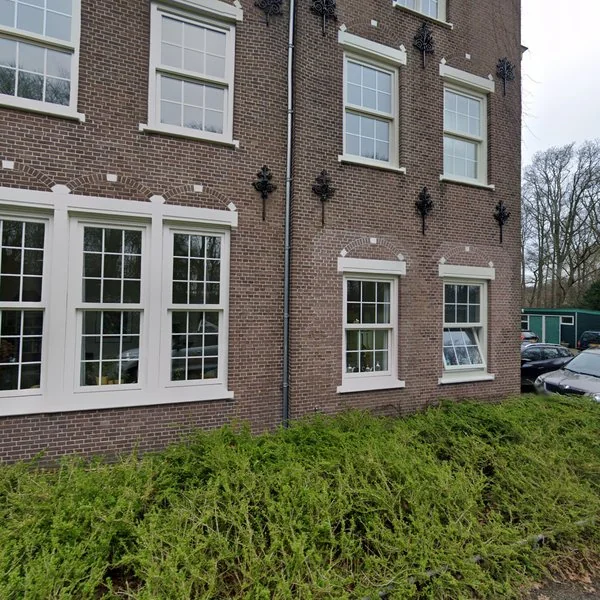 Straatbeeld van Duin- en Kruidbergerweg 73, 2071LG Santpoort-Noord