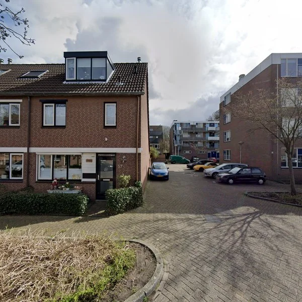 Straatbeeld van Eikenhorst 57, 2402RN Alphen aan den Rijn