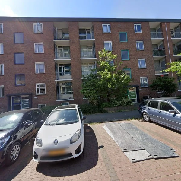 Straatbeeld van Eikenlaan 59, 2404BL Alphen aan den Rijn