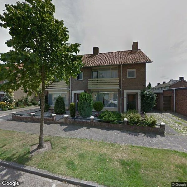 Straatbeeld van Elzenstraat 1, 5461CL Veghel