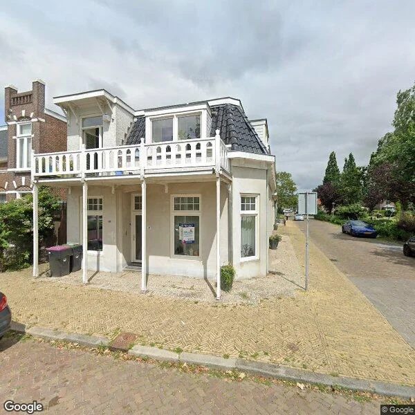 Straatbeeld van Emmakade 147, 8921CA Leeuwarden