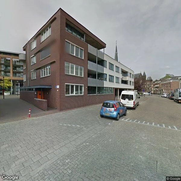 Straatbeeld van Emmaplein 17, 3112DC Schiedam