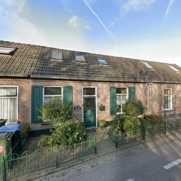 Straatbeeld van Erlecomseweg 32, 6577JB Erlecom