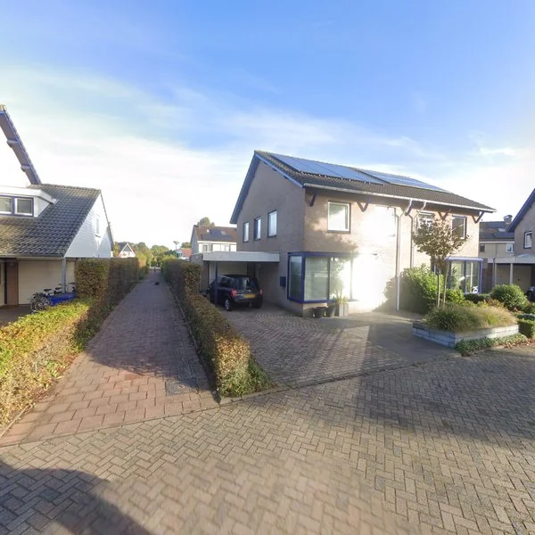 Straatbeeld van Floralaan 23, 9421NP Bovensmilde