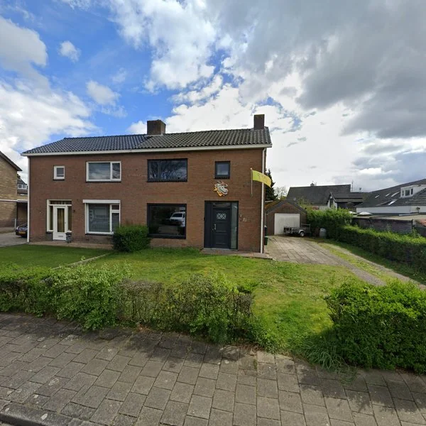 Straatbeeld van Gele Helmbloem 2, 4635BK Huijbergen