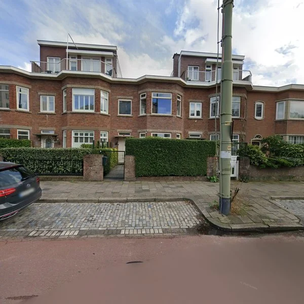 Straatbeeld van Gevers Deynootweg 131, 2586HL Den Haag