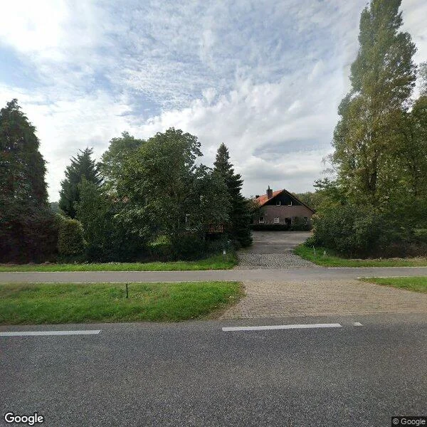 Straatbeeld van Gilzerweg 1, 5131NK Alphen