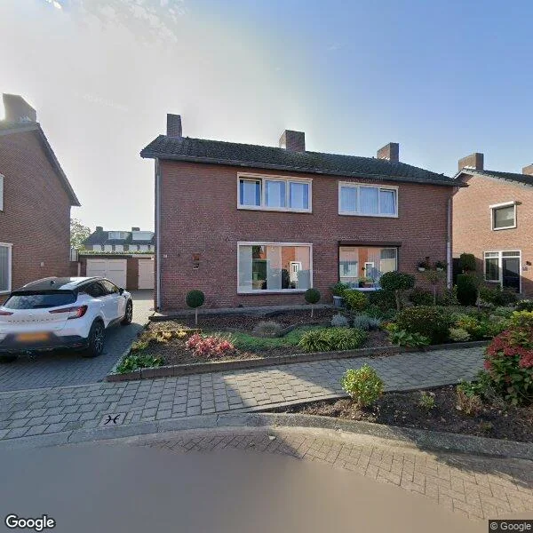 Straatbeeld van Gouverneur Houbenlaan 17, 6039CM Stramproy