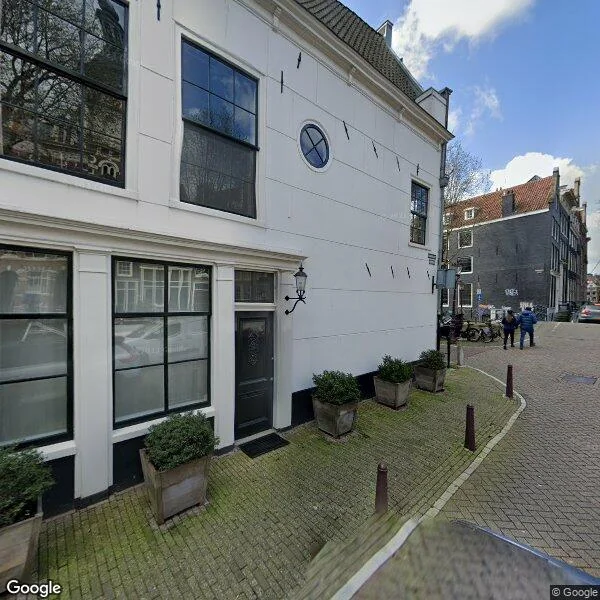 Straatbeeld van Groenburgwal 1, 1011HR Amsterdam