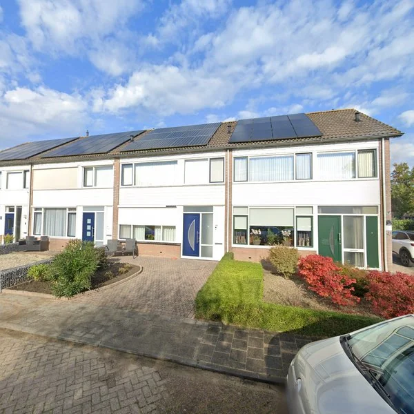 Straatbeeld van Groot-Zuideveld 42, 4271CC Dussen