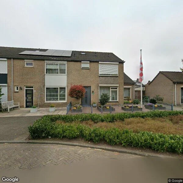 Straatbeeld van Heelwijkstraat 17, 5384AW Heesch